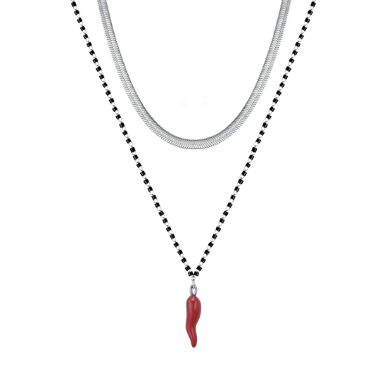 COLLAR DE ACERO PARA MUJER CON CUERNO CON ESMALTE ROJO Y ELEMENTOS NEGROS