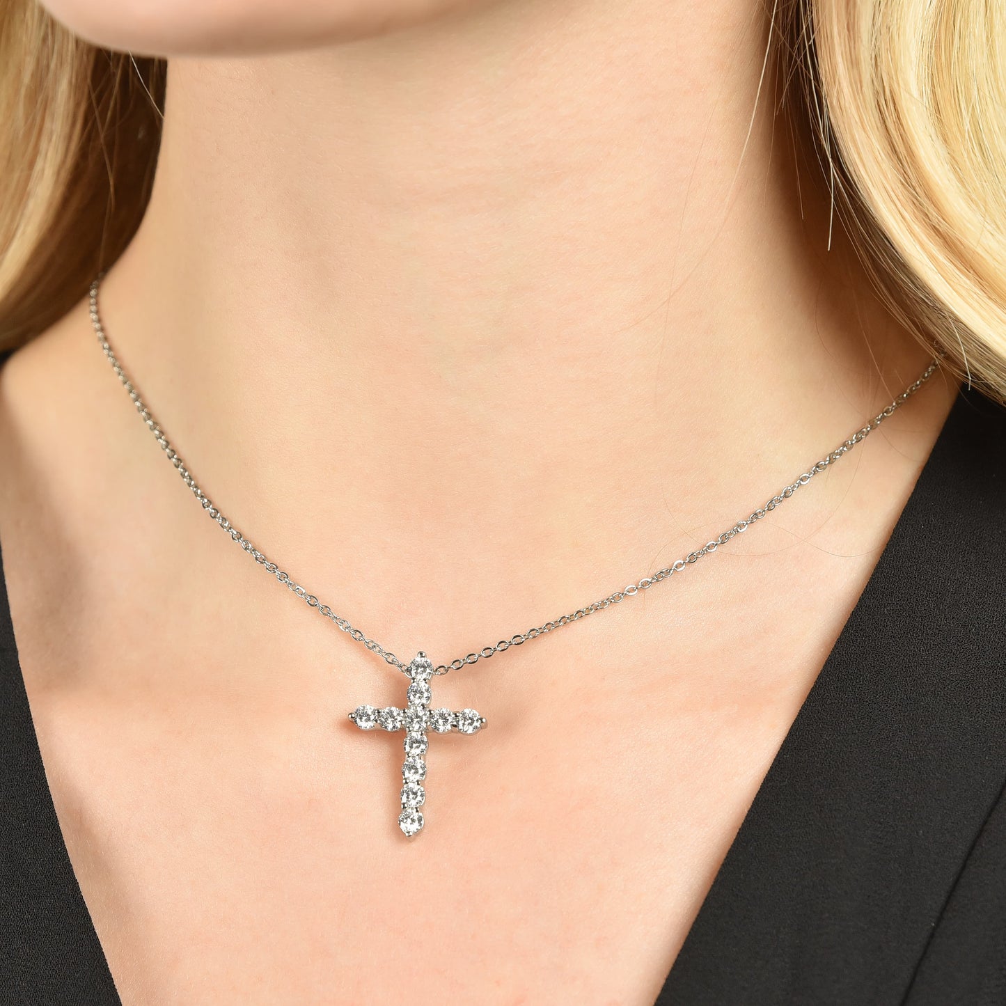 COLLAR CRUZ DE ACERO PARA MUJER CON CRISTALES BLANCOS