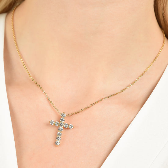 IP COLLAR DE ACERO DORADO PARA MUJER CON CRUZ CON CRISTALES BLANCOS