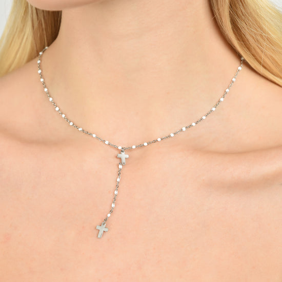 COLLAR ROSARIO DE ACERO PARA MUJER CON CRUCES Y ELEMENTOS BLANCOS