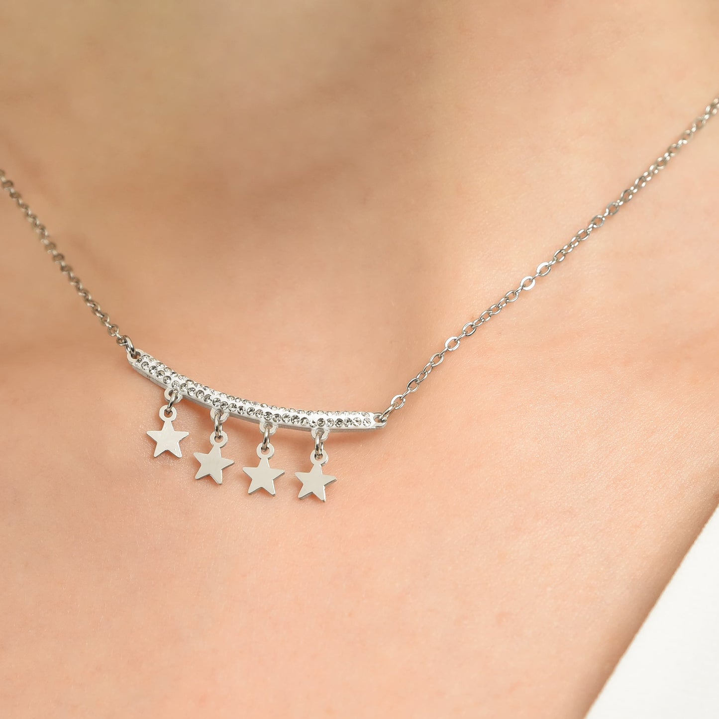 COLLAR DE ACERO PARA MUJER CON COLGANTES DE ESTRELLA