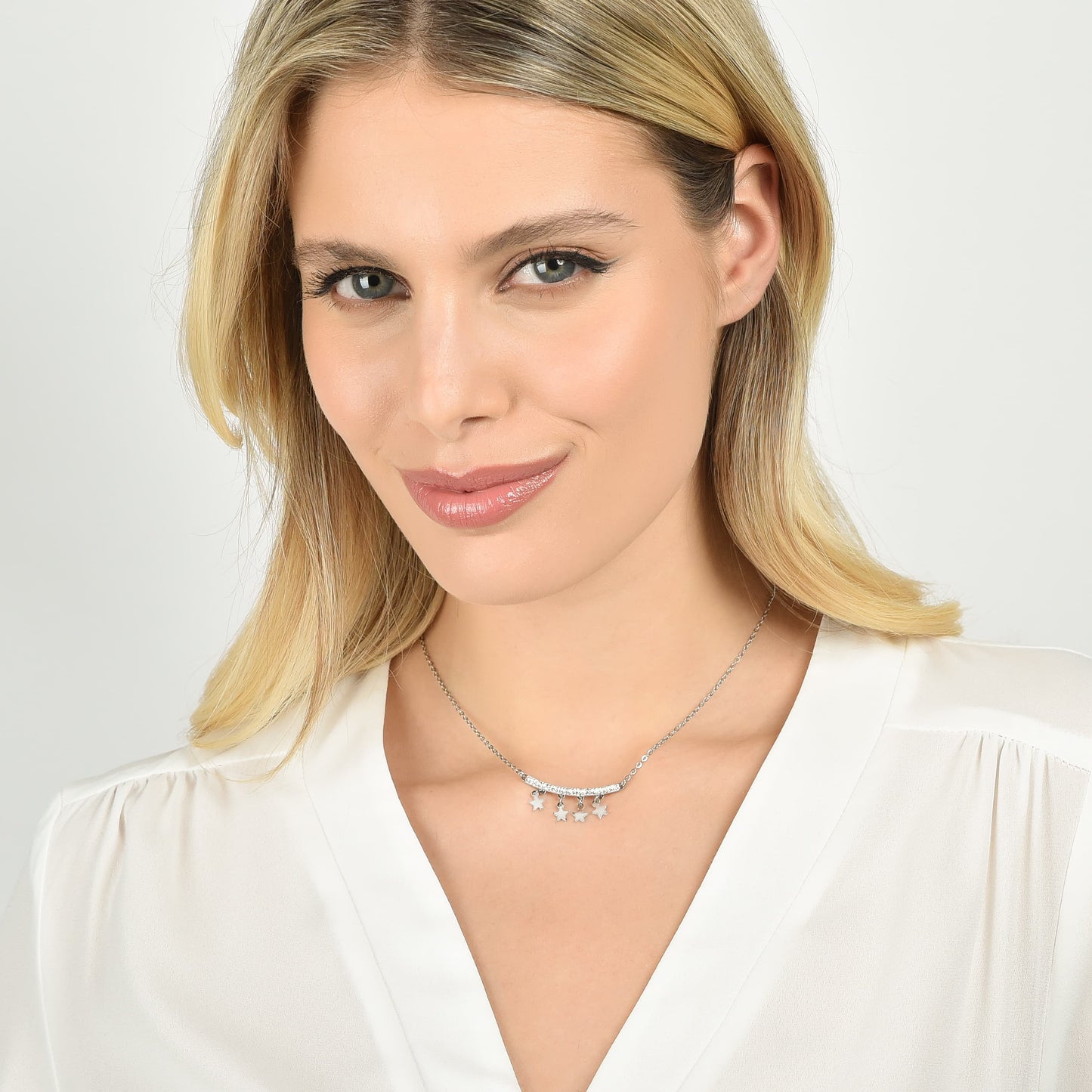 COLLAR DE ACERO PARA MUJER CON COLGANTES DE ESTRELLA