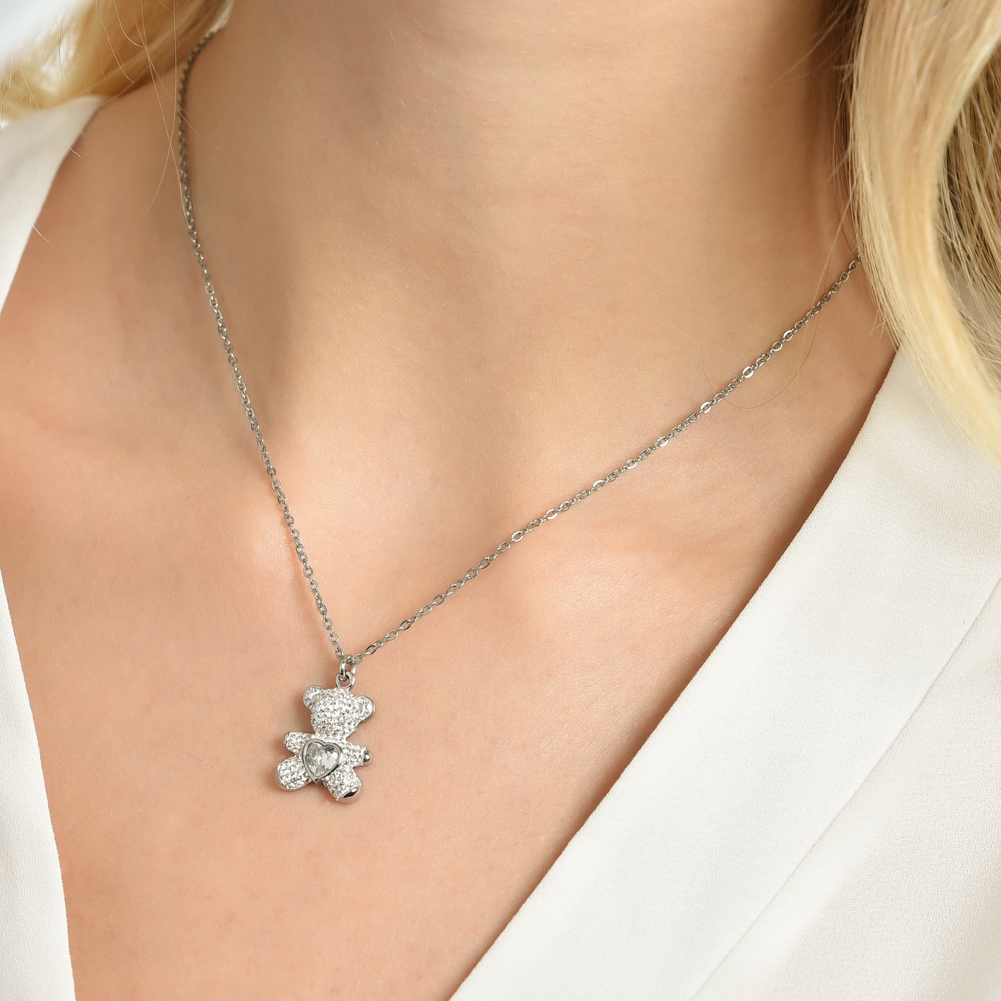 COLLAR DE ACERO PARA MUJER CON OSITO Y CRISTALES BLANCOS