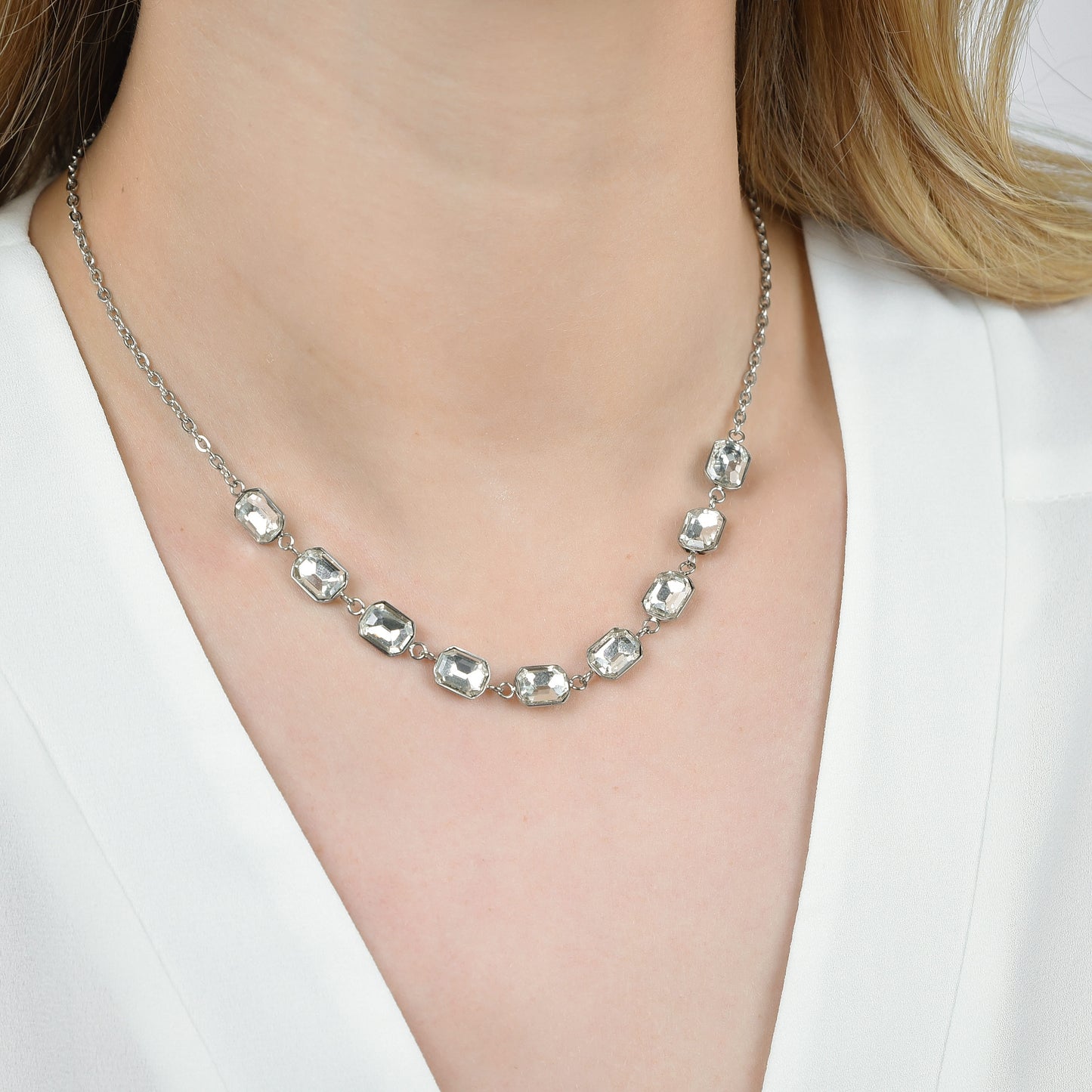 COLLAR DE ACERO PARA MUJER CON CRISTALES BLANCOS