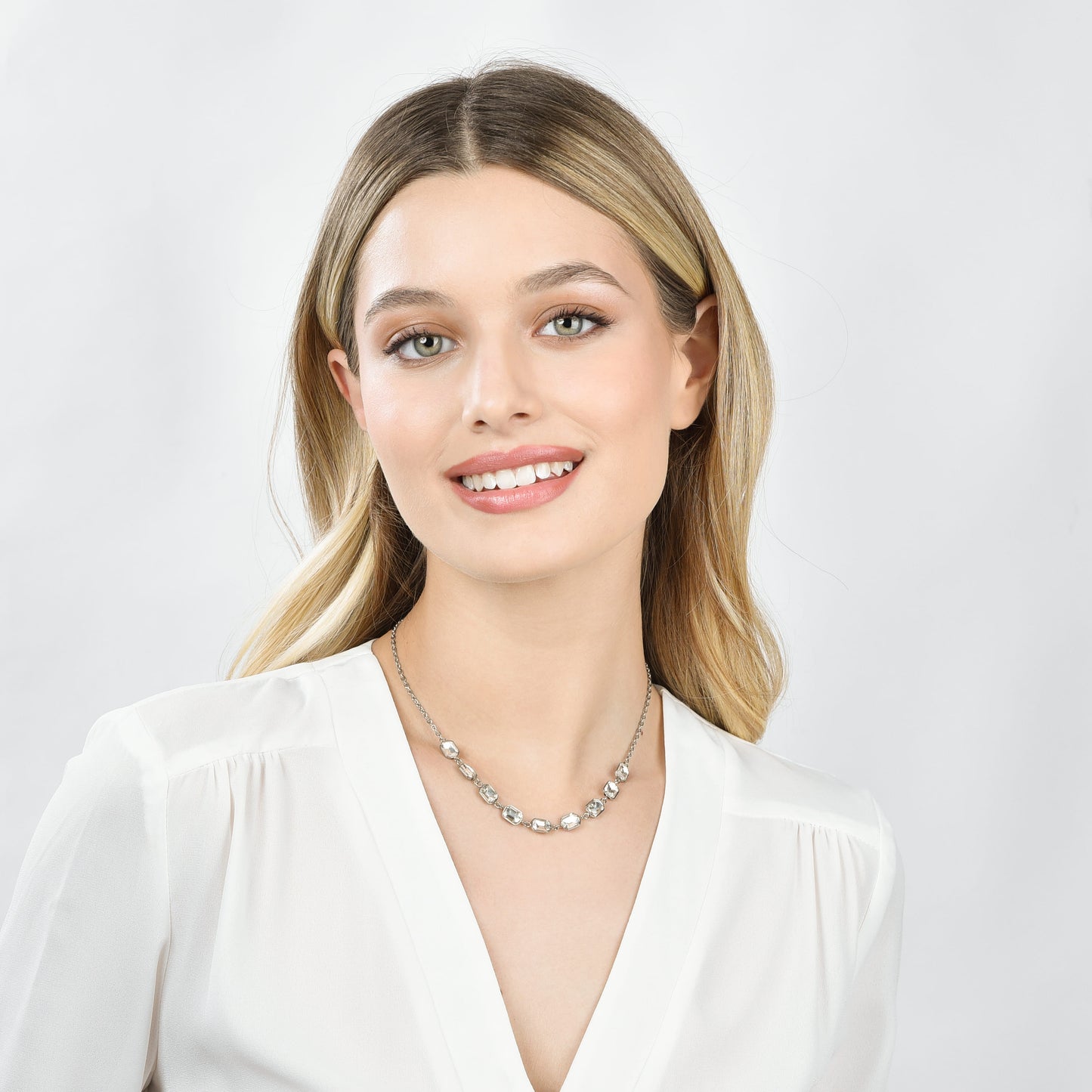 COLLAR DE ACERO PARA MUJER CON CRISTALES BLANCOS