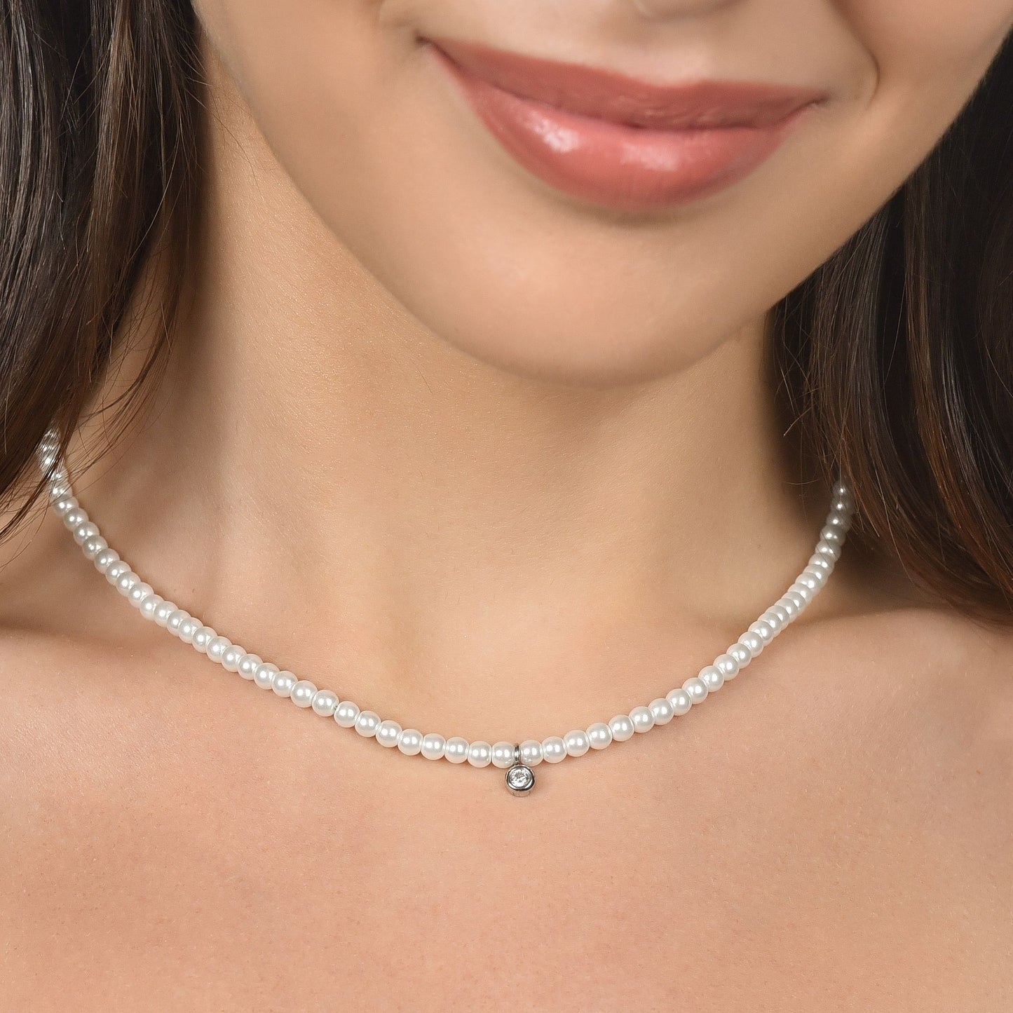 COLLAR DE ACERO DE LAS MUJERES CON PERLAS CON CRISTAL BLANCO