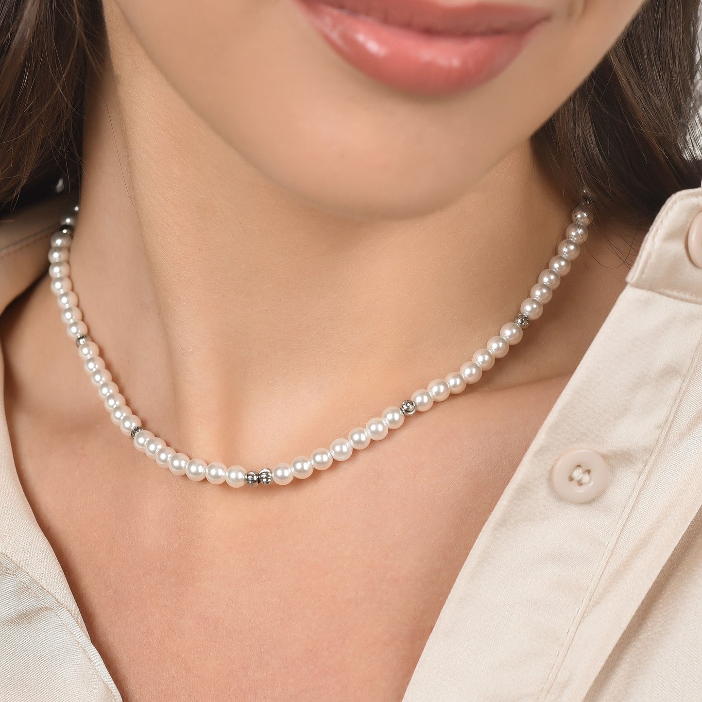 COLLAR DE ACERO PARA MUJER CON PERLAS Y ELEMENTOS DE ACERO