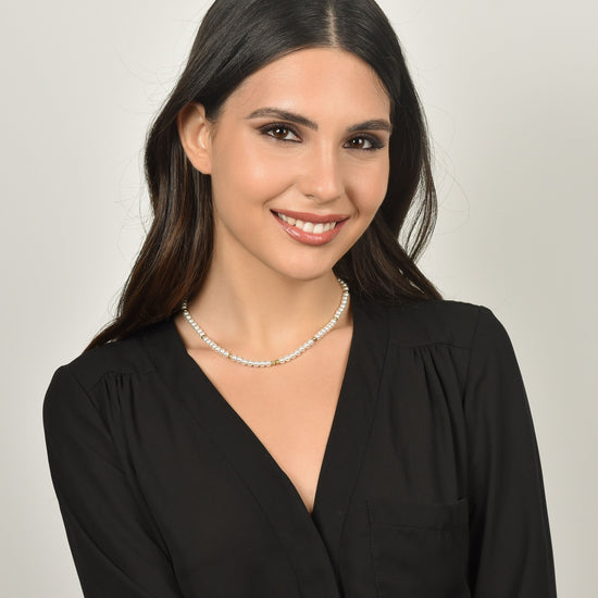 COLLAR DE MUJER DE ACERO IP DORADO CON PERLAS Y ELEMENTOS DE ACERO IP DORADO