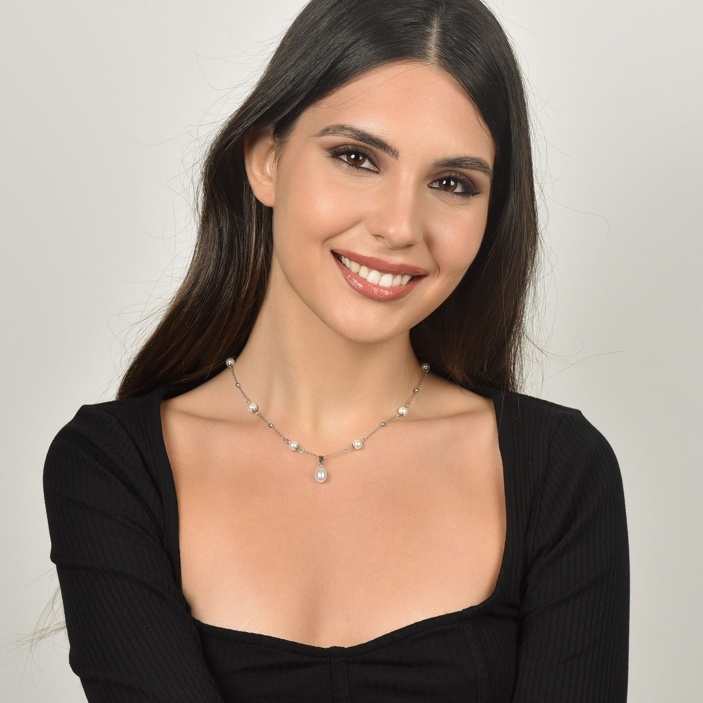 COLLAR DE ACERO PARA MUJER CON PERLAS