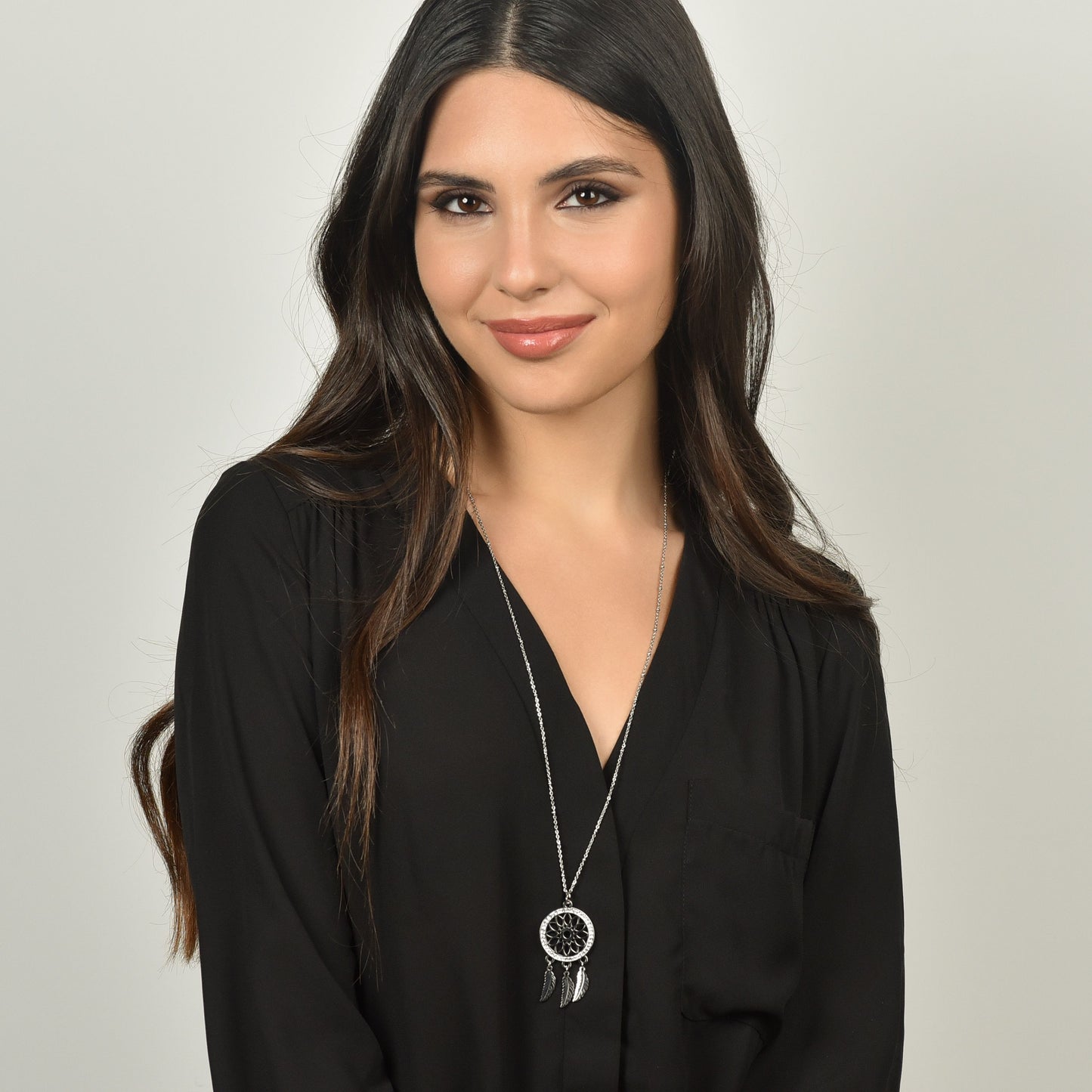 MUJER COLLAR ATRAPASUEÑOS DE ACERO CON CRISTALES BLANCOS