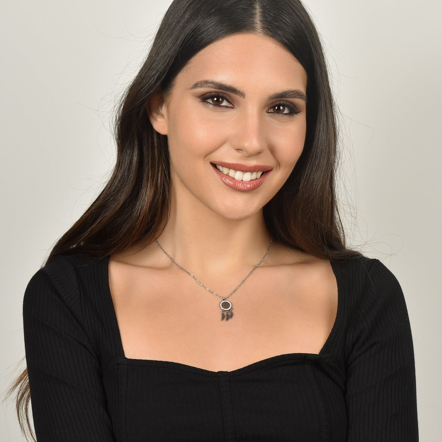 MUJER COLLAR ATRAPASUEÑOS DE ACERO CON CRISTALES BLANCOS