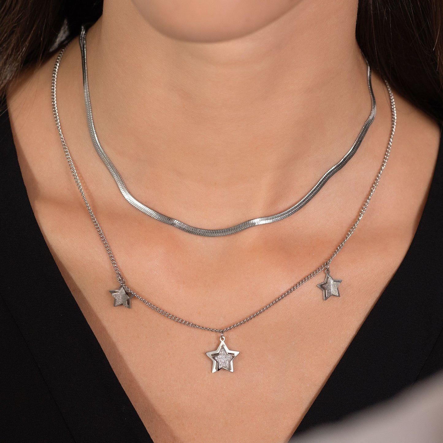 COLLAR ESTRELLA DE ACERO CON CRISTALES BLANCOS