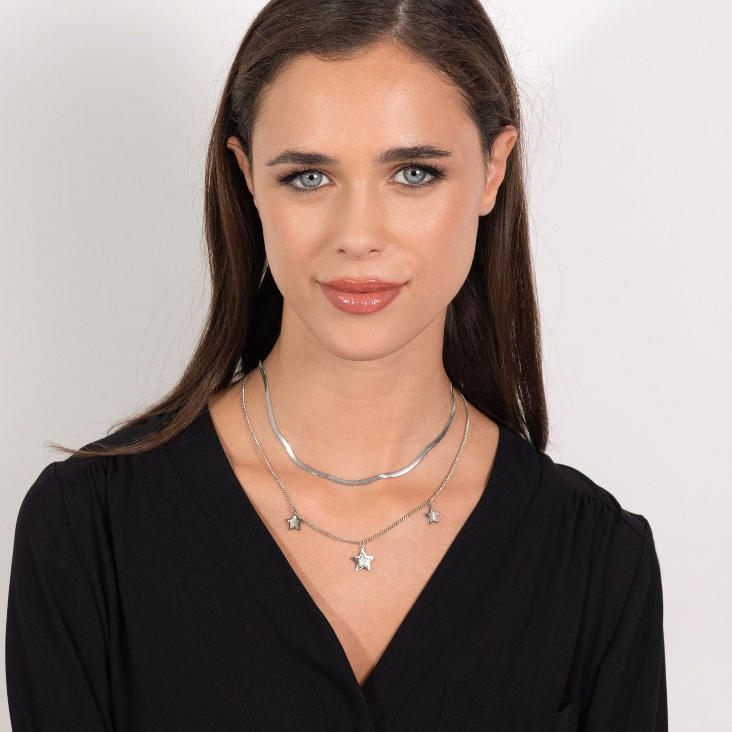 COLLAR ESTRELLA DE ACERO CON CRISTALES BLANCOS