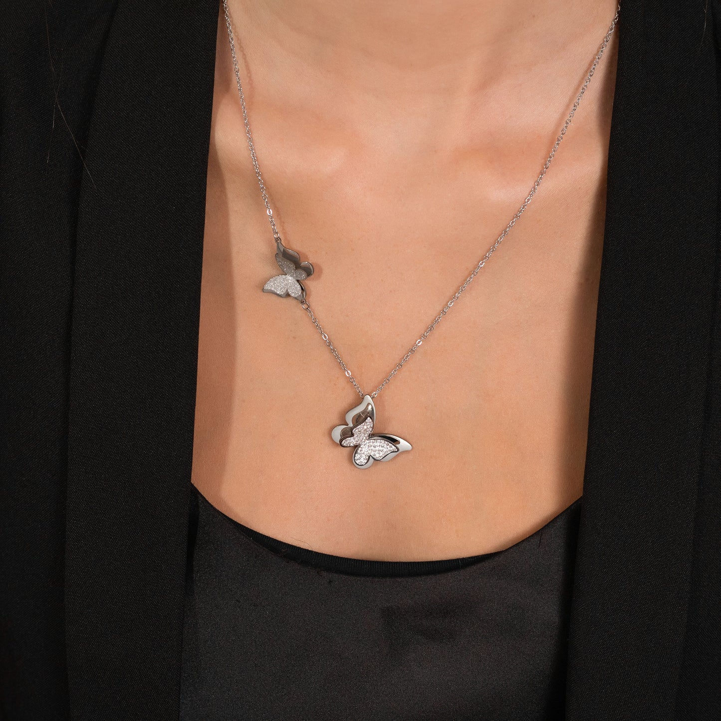 COLLAR DE MUJER MARIPOSA DE ACERO CON CRISTALES BLANCOS