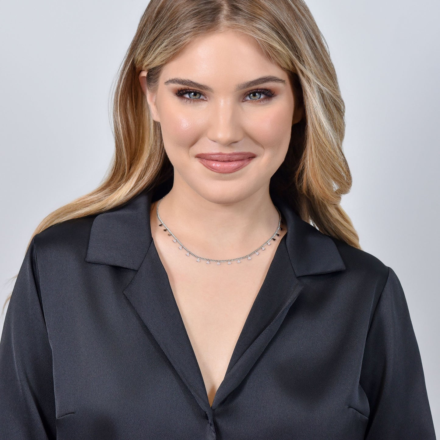 COLLAR DE ACERO PARA MUJER CON TRIÁNGULOS