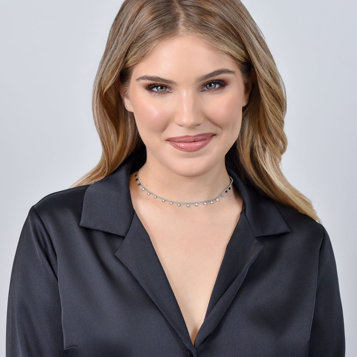 COLLAR DE ACERO PARA MUJER CON CÍRCULOS