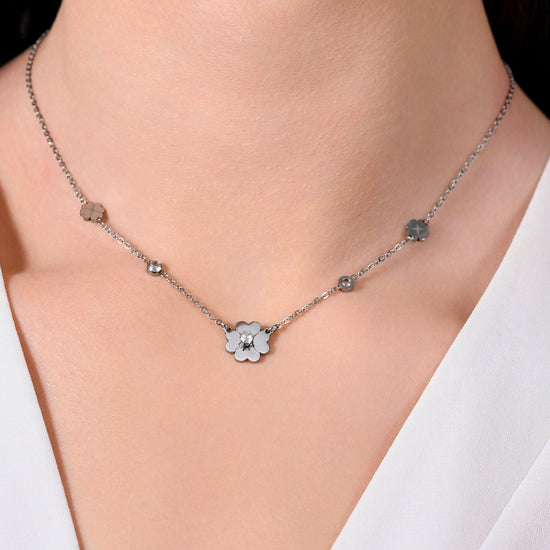 COLLAR DE ACERO PARA MUJER CON TRÉBOLES DE CUATRO HOJAS Y CIRCONITA