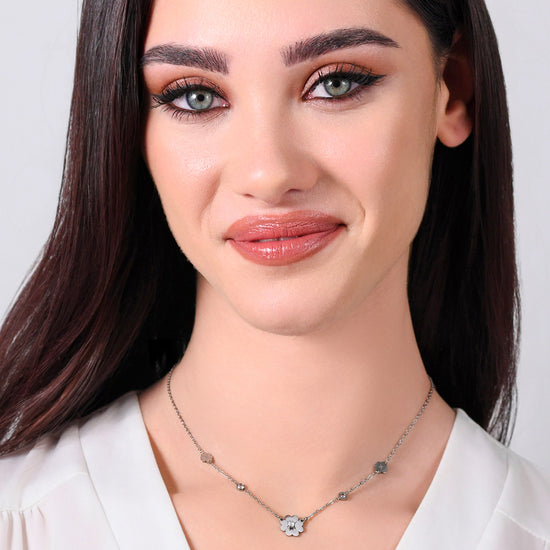 COLLAR DE ACERO PARA MUJER CON TRÉBOLES DE CUATRO HOJAS Y CIRCONITA