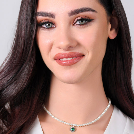 COLLAR DE PERLAS DE ACERO Y CIRCONITAS VERDES