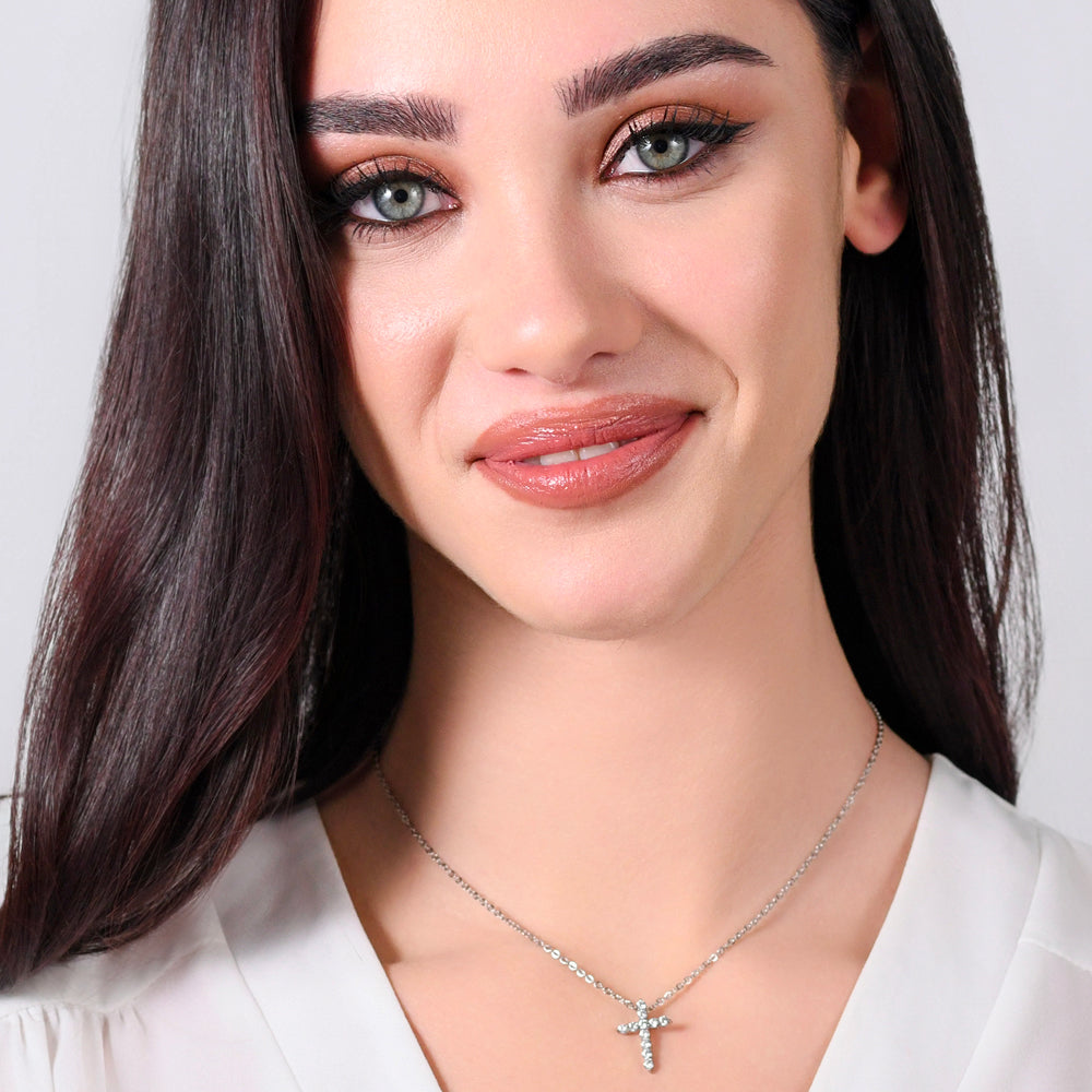 COLLAR CRUZ DE ACERO CIRCONITAS BLANCAS