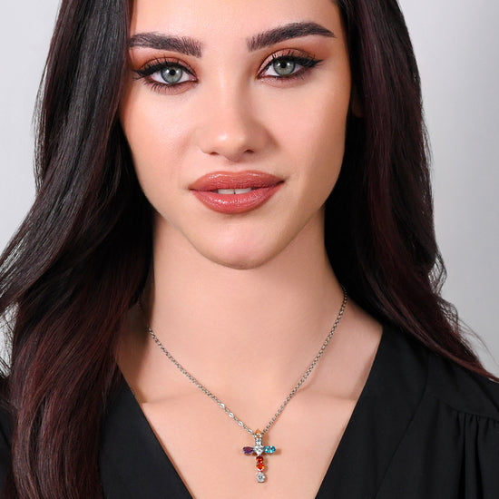 CRUZ DE ACERO ZIRCONIA CÚBICA COLLAR DE MUJER