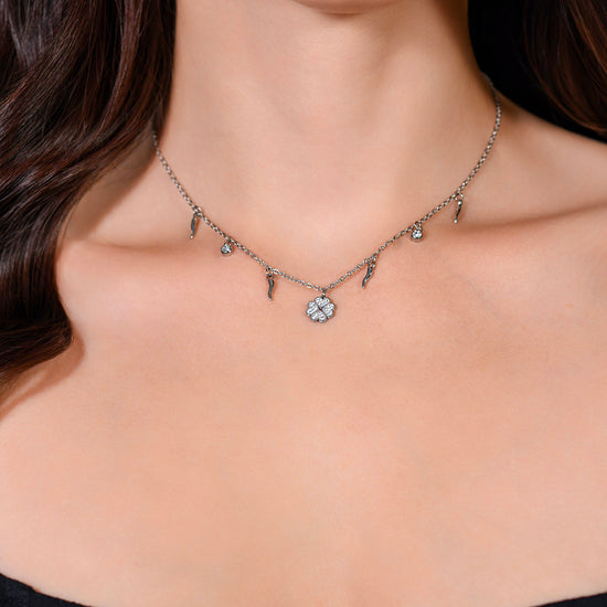 COLLAR FEMENINO DE ACERO DE CUATRO CARAS CON CUERNOS