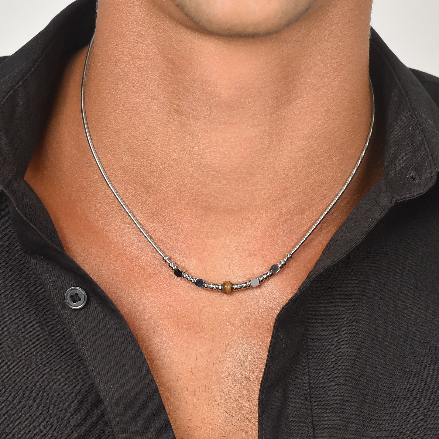 COLLAR DE ACERO PARA HOMBRE CON PIEDRAS OJO DE TIGRE
