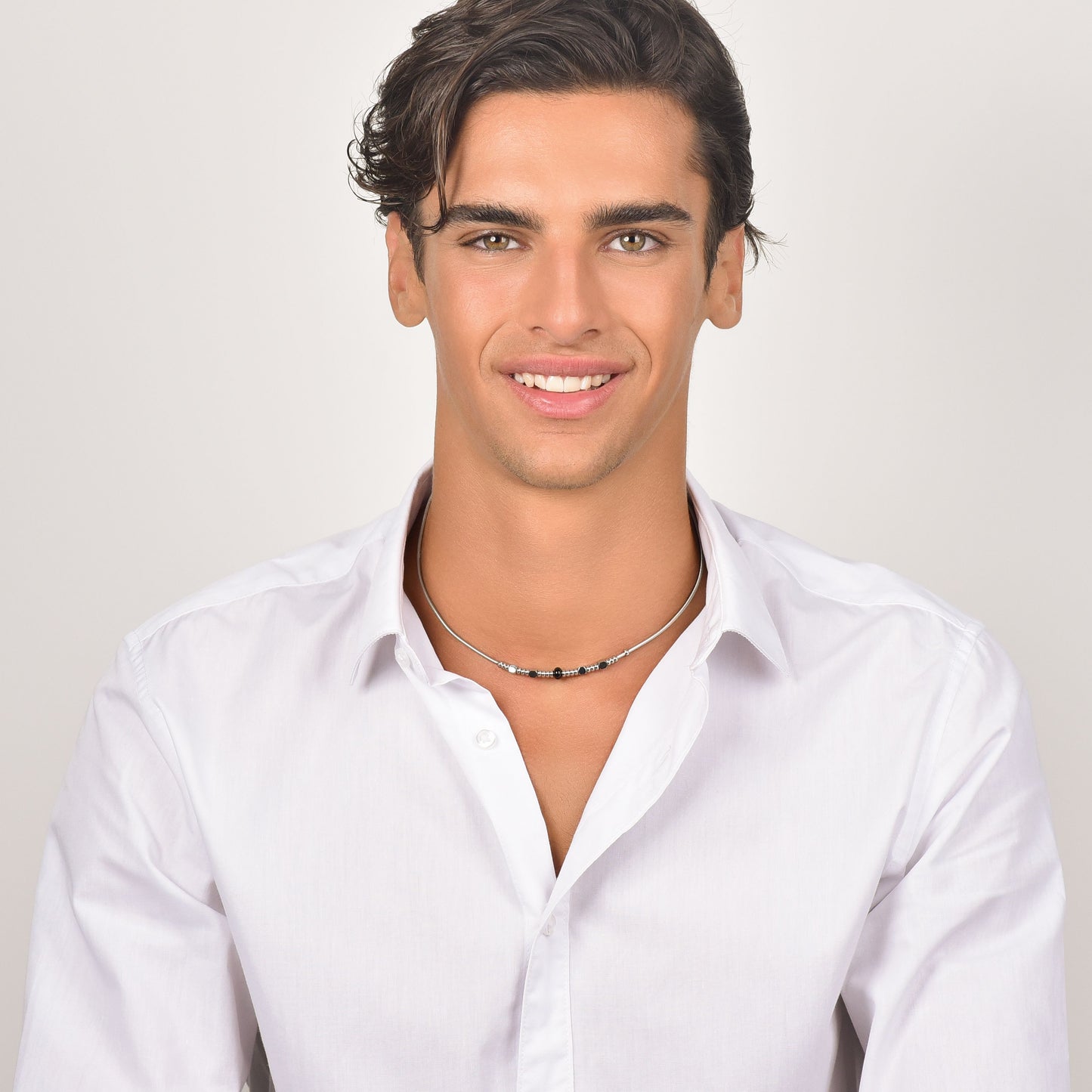 COLLAR DE HOMBRE DE ACERO CON AGATA NEGRA