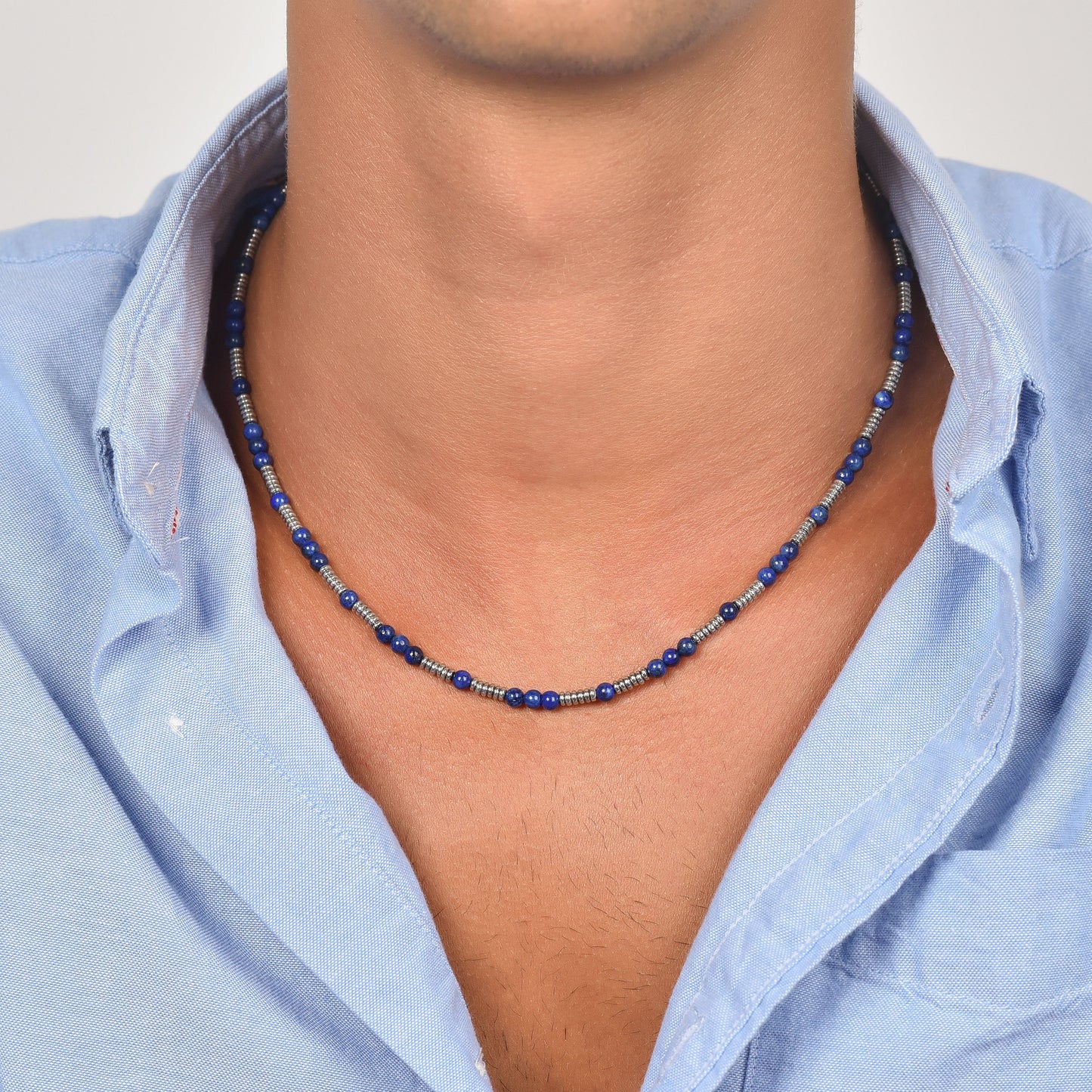 COLLAR DE HOMBRE DE ACERO CON PIEDRAS AZULES Y ELEMENTOS DE ACERO