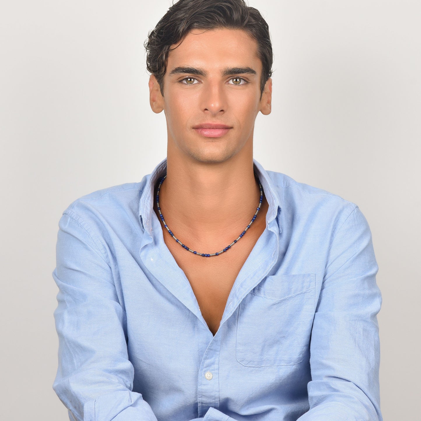 COLLAR DE HOMBRE DE ACERO CON PIEDRAS AZULES Y ELEMENTOS DE ACERO