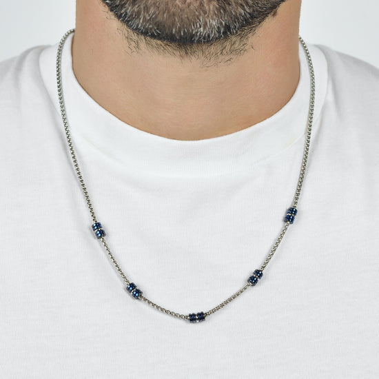 COLLAR DE HOMBRE DE ACERO CON ELEMENTOS IP AZUL Y PLATA