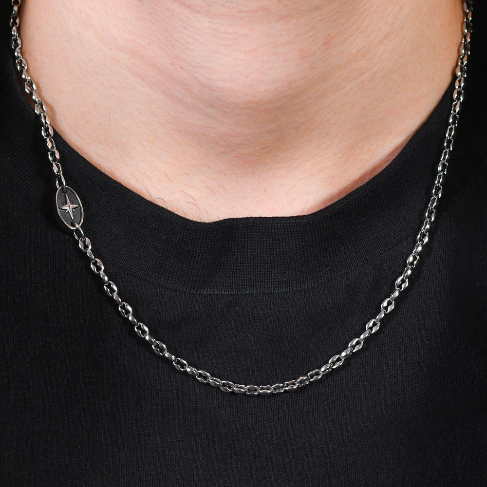 COLLAR DE ACERO PARA HOMBRE CON ROSA DE LOS VIENTOS