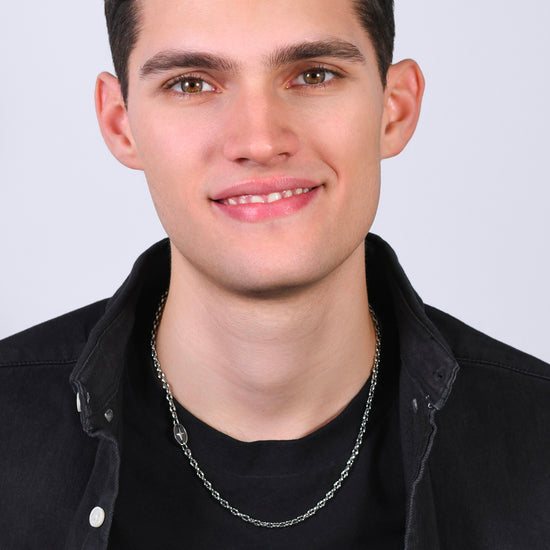 COLLAR DE ACERO PARA HOMBRE CON ROSA DE LOS VIENTOS