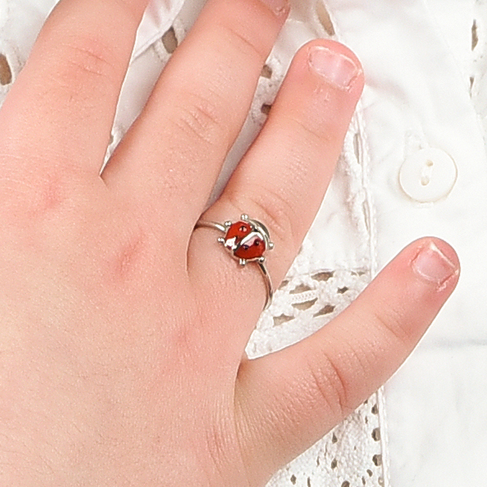 ANILLO DE ACERO NIÑA CON MARIQUITA