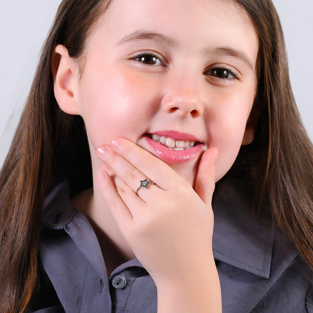 ANILLO DE NIÑA DE ACERO CON ESTRELLA