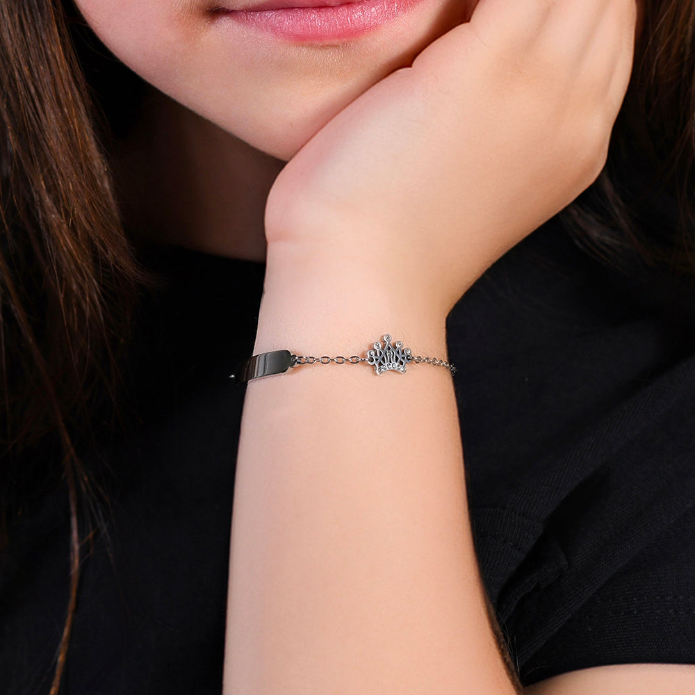 PULSERA DE NIÑA DE ACERO CON PLACA Y CORONA CON CRISTALES BLANCOS