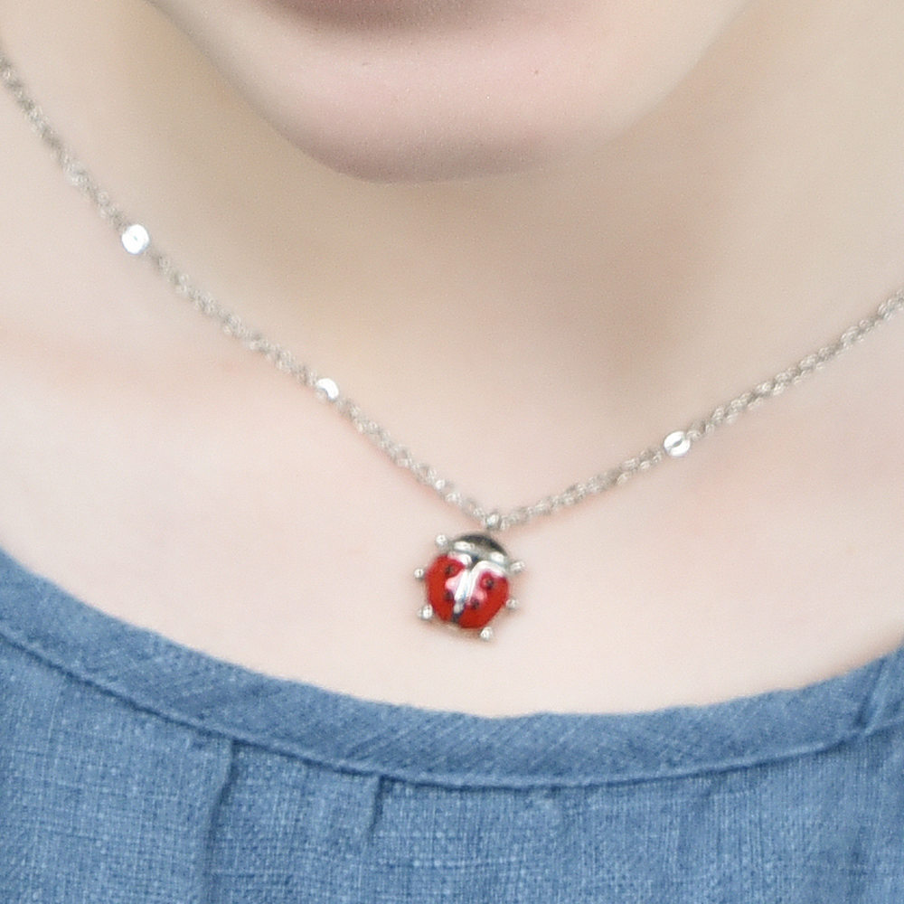 COLLAR DE ACERO PARA NIÑA CON MARIQUITA