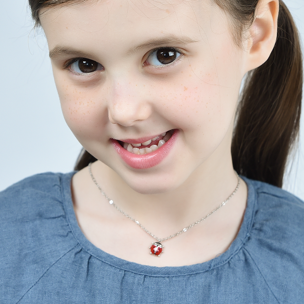 COLLAR DE ACERO PARA NIÑA CON MARIQUITA