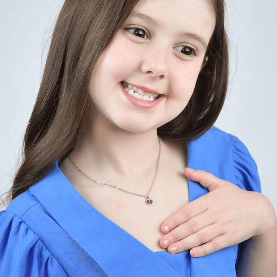 COLLAR DE NIÑA DE ACERO CON MARIQUITA Y CRISTALES ROJOS