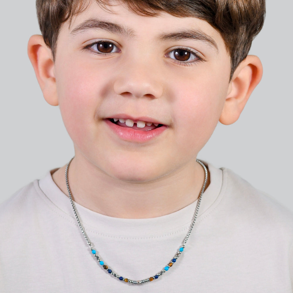 COLLAR INFANTIL DE ACERO CON PIEDRAS MULTICOLORES