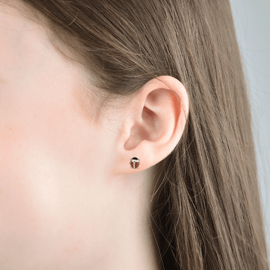 NIÑA PENDIENTES DE ACERO CON MARIQUITAS
