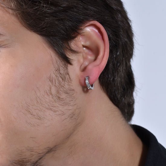 PENDIENTE DE HOMBRE MONO ACERO CON CRISTALES BLANCOS