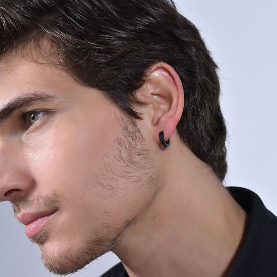 PENDIENTE DE ACERO IP NEGRO MONO PARA HOMBRE CON CRISTALES NEGROS