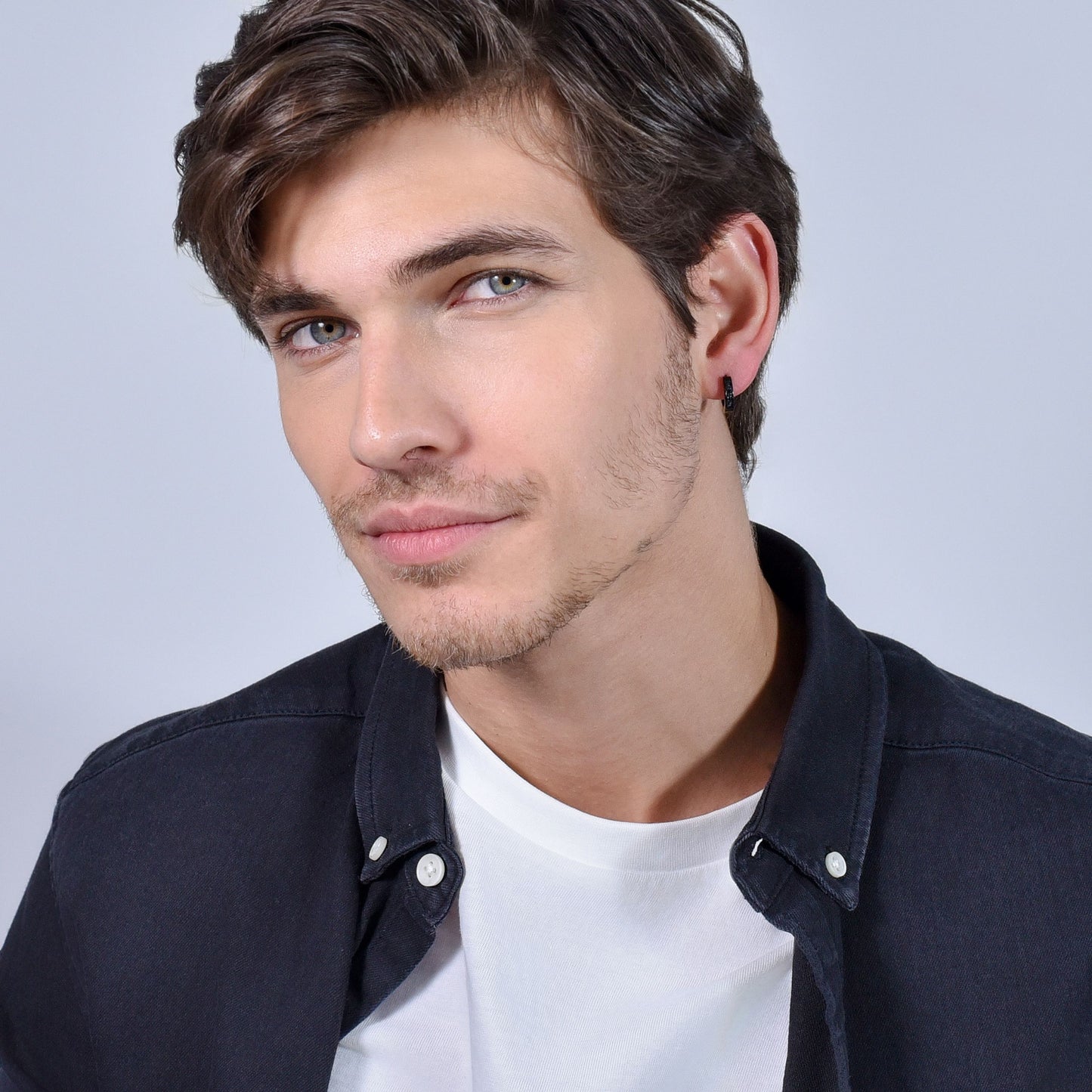 PENDIENTE DE ACERO IP NEGRO MONO PARA HOMBRE CON CRISTALES NEGROS