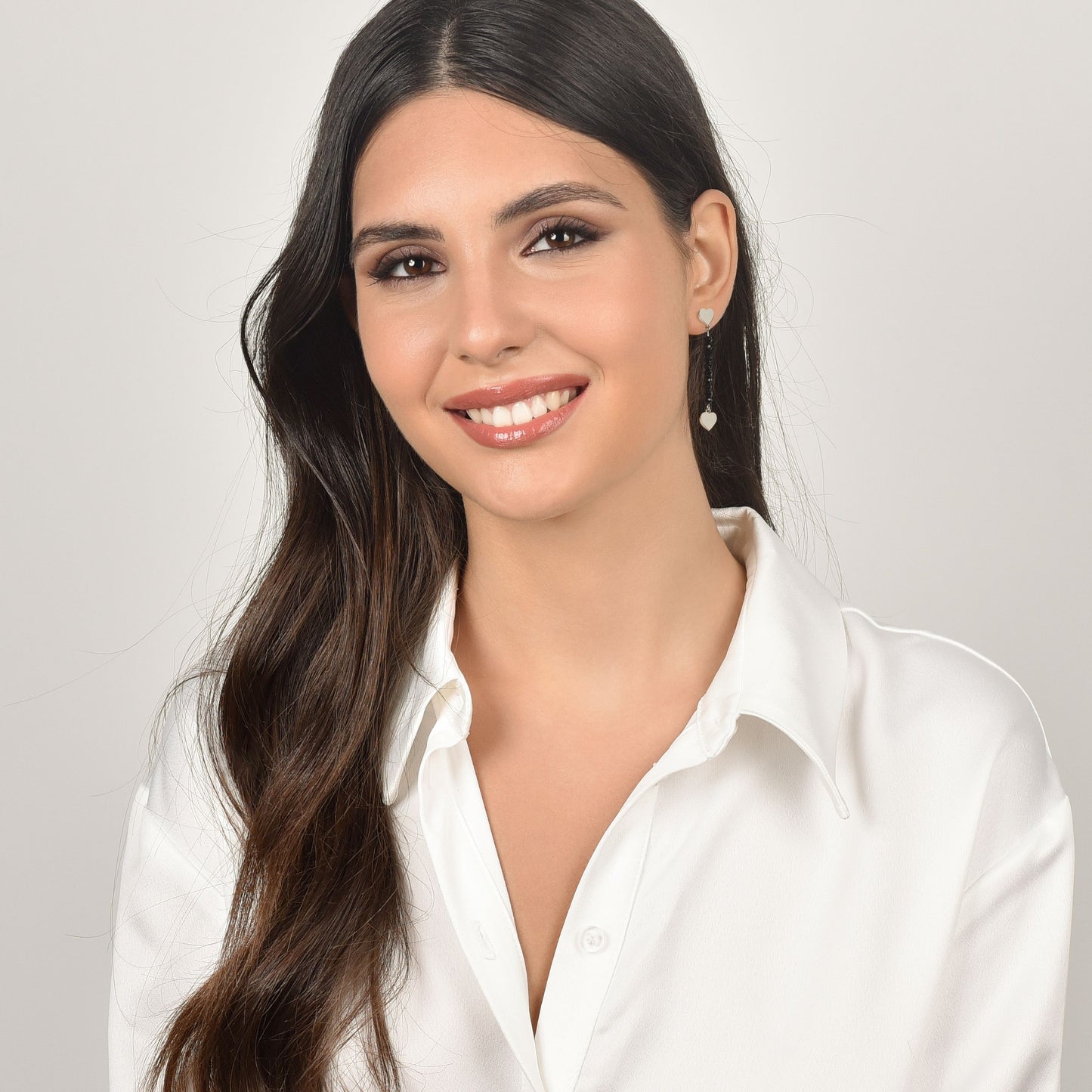 PENDIENTES DE ACERO PARA MUJER CON CRISTALES NEGROS Y CORAZONES