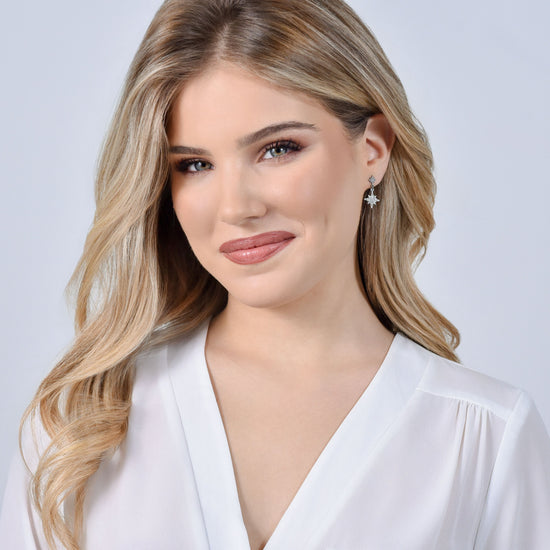 MUJER PENDIENTES DE ACERO CON ESTRELLA SISSI