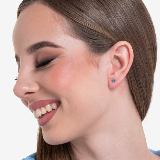 Carica immagine nella Galleria MONO ORECCHINO DONNA IN ACCIAIO CON ZIRCONE ACQUAMARINA

