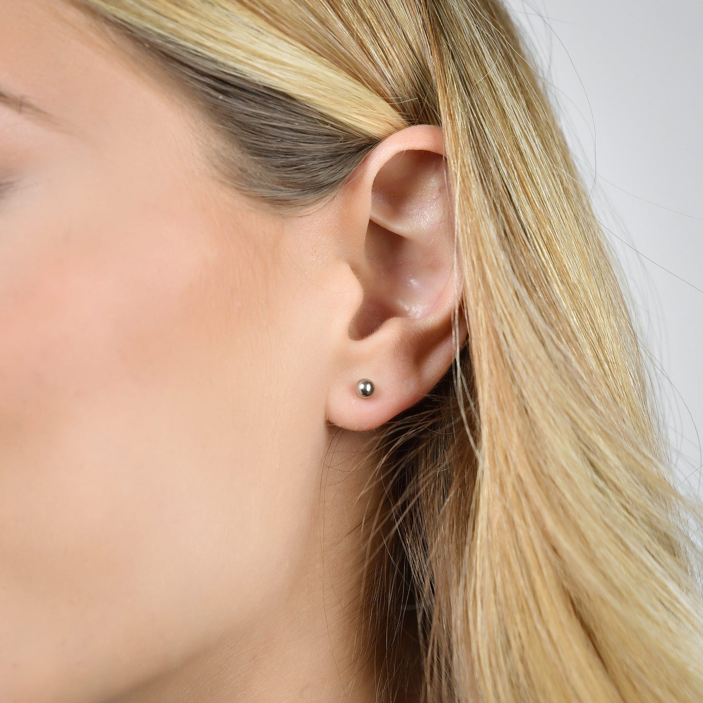 PENDIENTES DE ACERO PARA MUJER CON ESFERA